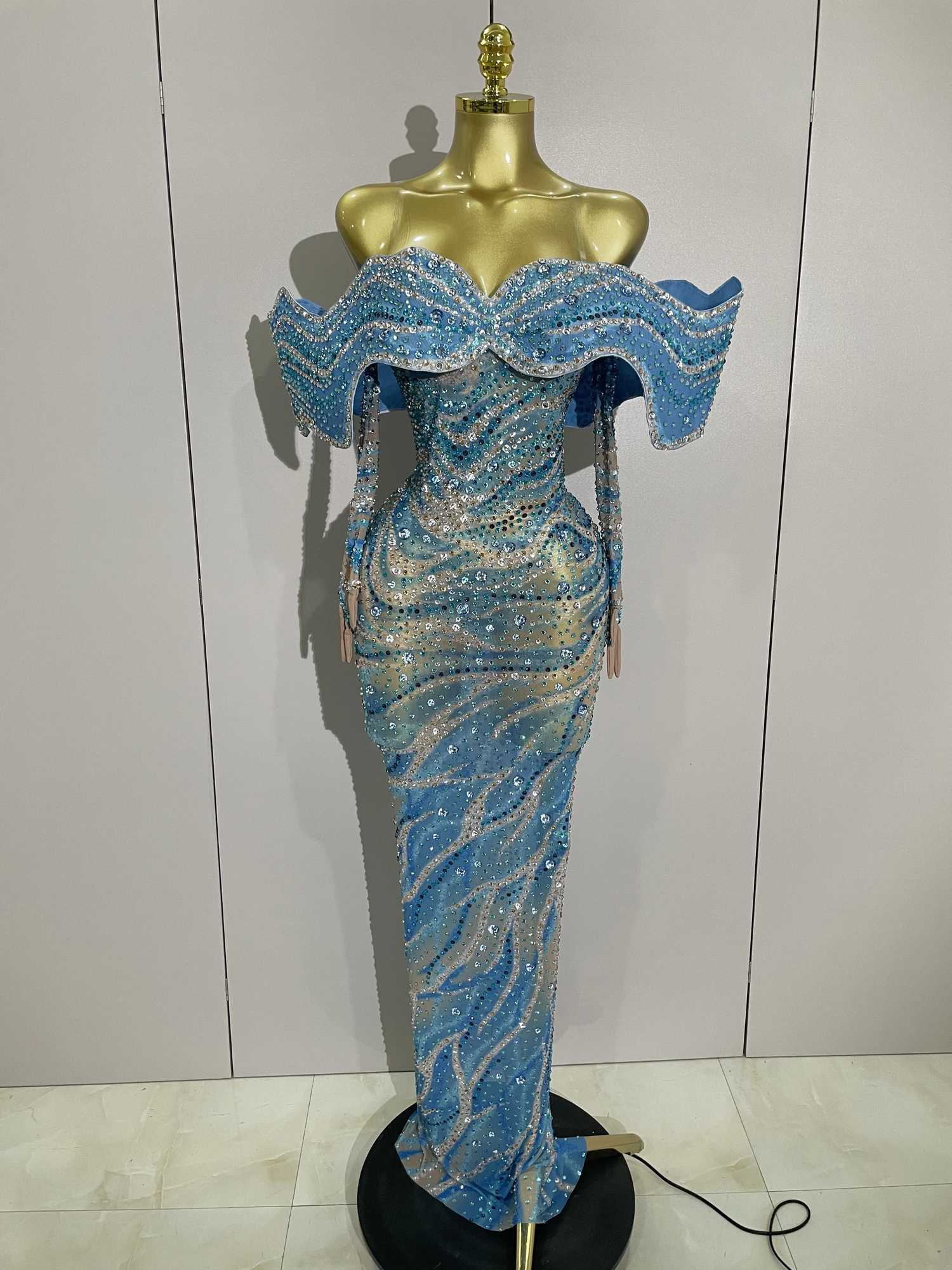 2025 Luxury Sparkly Rhinestones Blue Long Dress With Gloves Women Party Evening Birthday Dresses Celebrate Stage Catwalk Gowns C260331