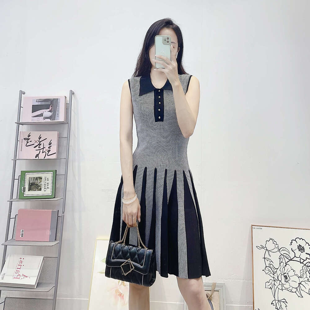 Summer New Designer k30 High end Color blocked Women's Sleeveless Knitted Dress Fashionable and Elegant Folding Collar and Wrinkle