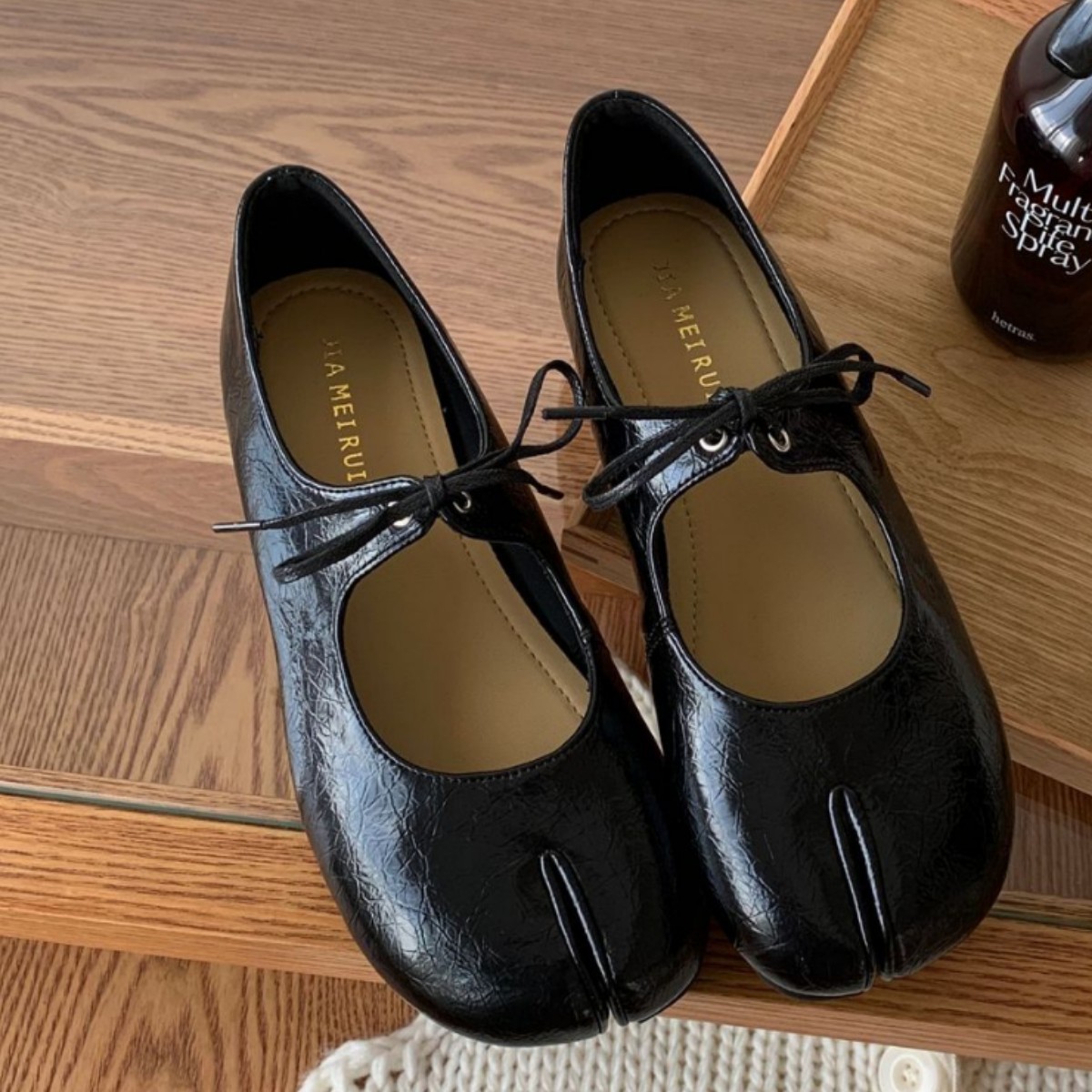 JIANERUI Free shipping new 2026 luxury Flat bottomed split toe flat toe ballet single shoe with pig trotters