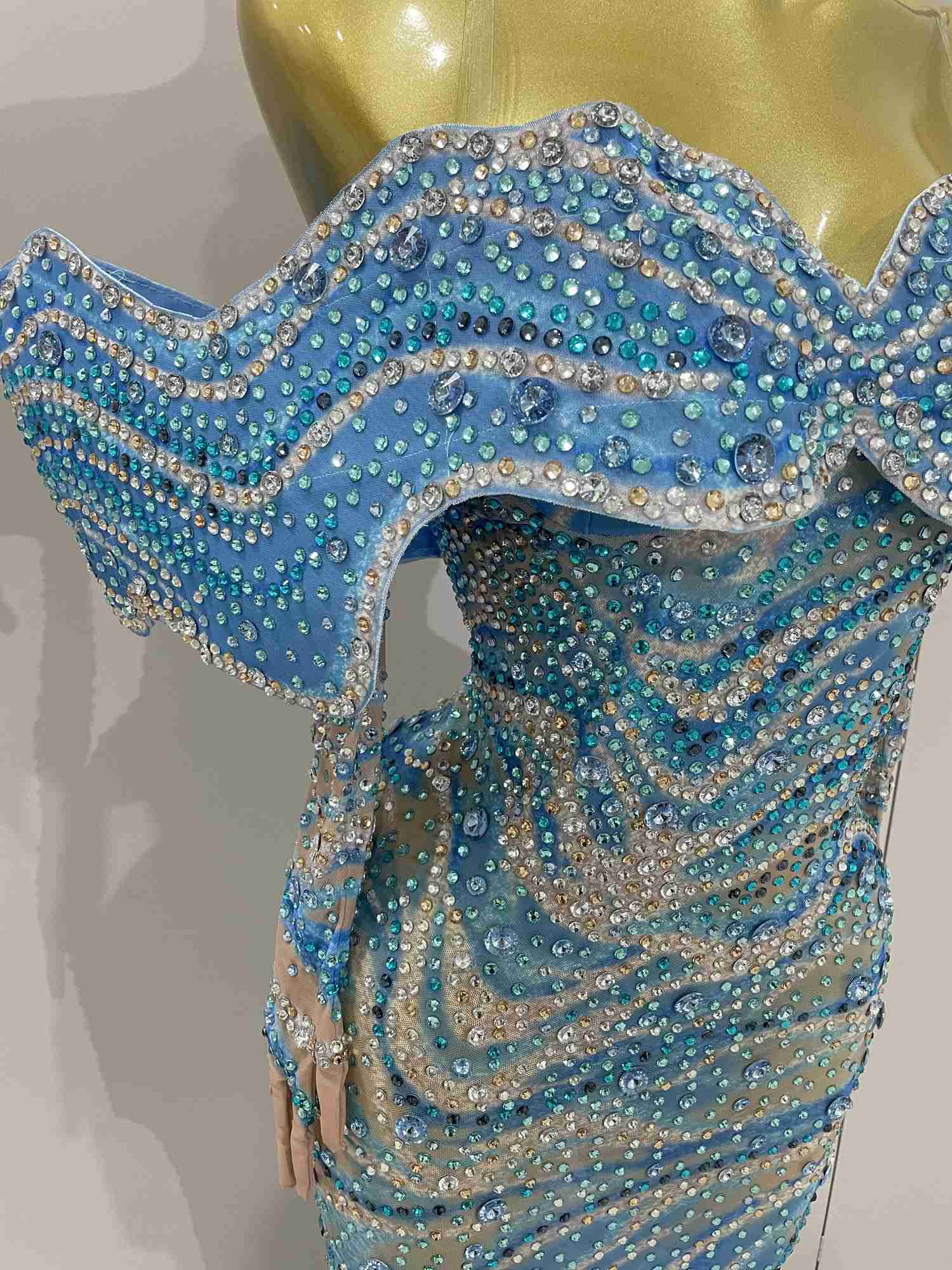 2025 Luxury Sparkly Rhinestones Blue Long Dress With Gloves Women Party Evening Birthday Dresses Celebrate Stage Catwalk Gowns C260331