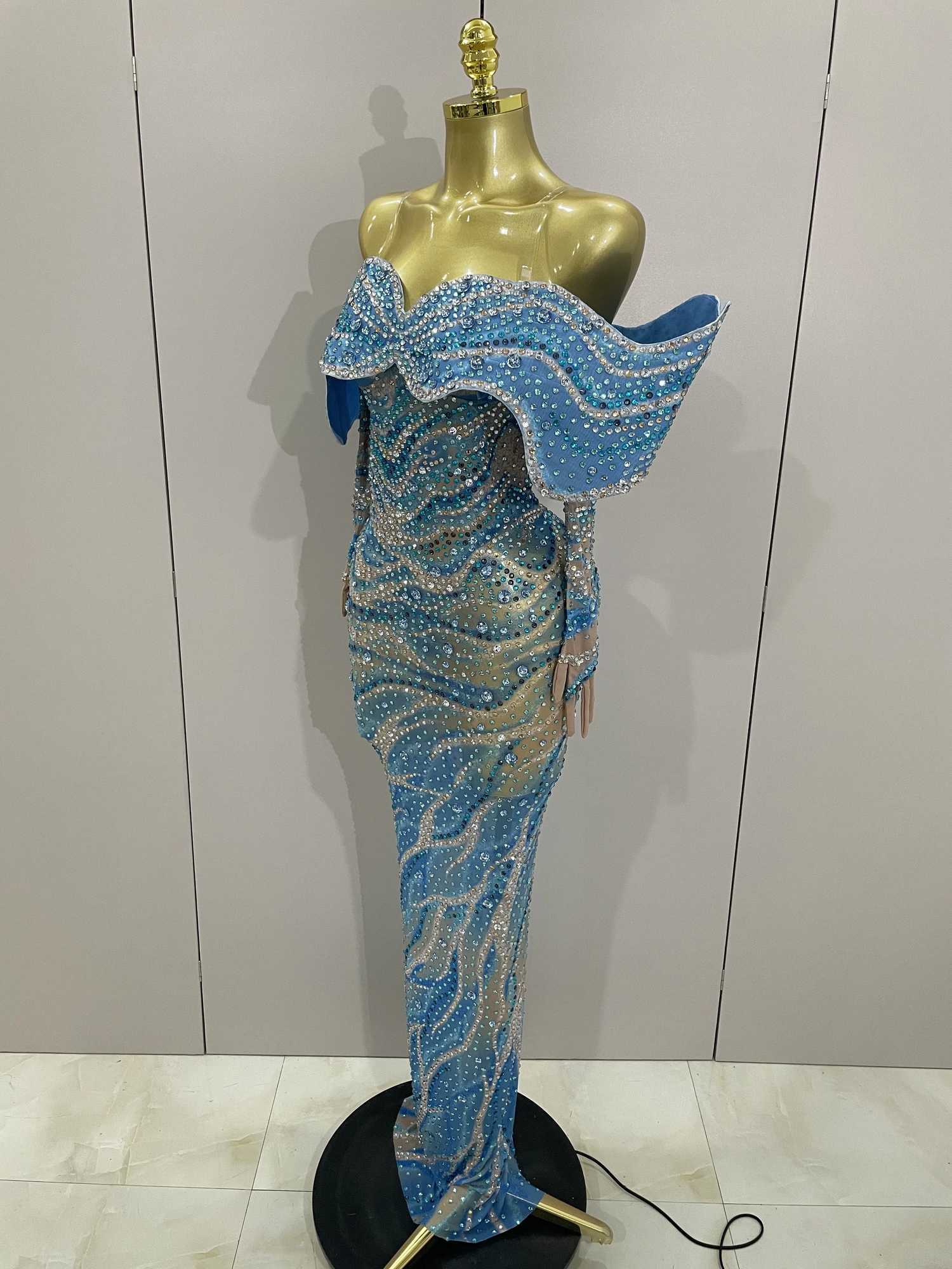 2025 Luxury Sparkly Rhinestones Blue Long Dress With Gloves Women Party Evening Birthday Dresses Celebrate Stage Catwalk Gowns C260331