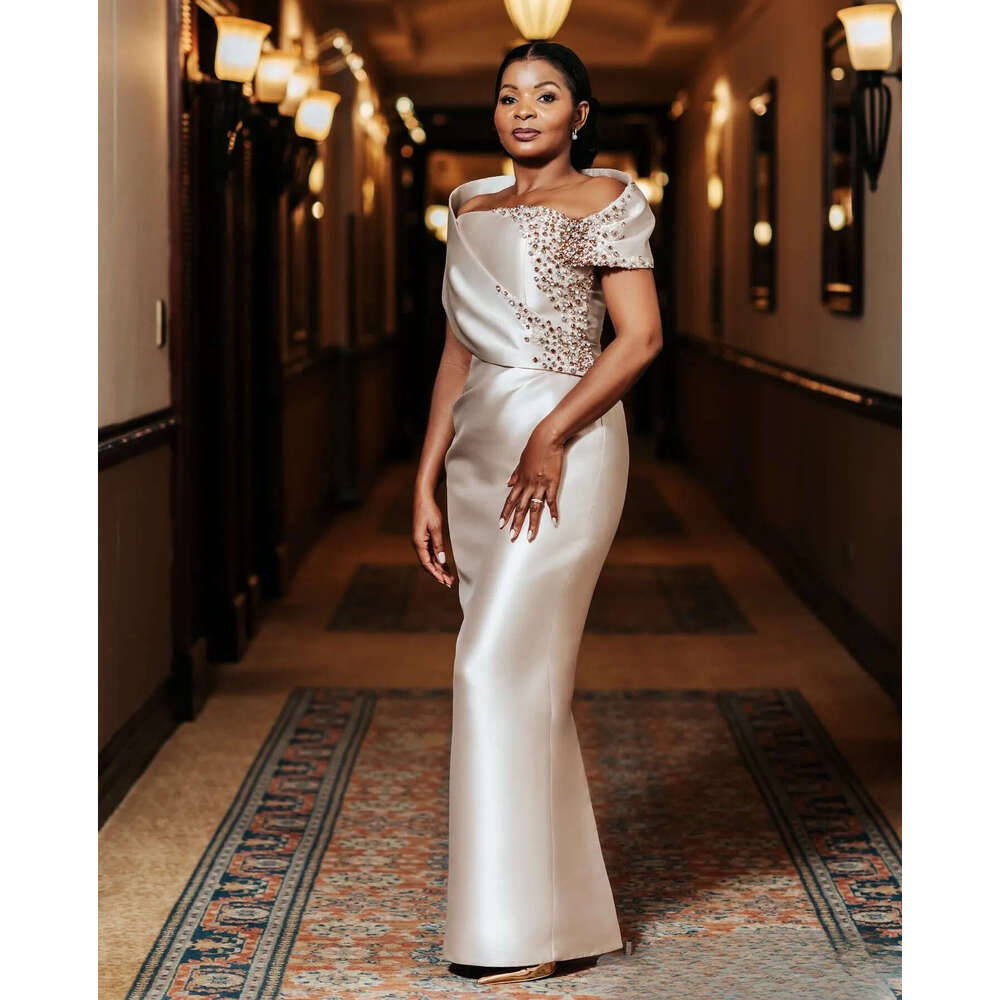 2026 Plus Size Ivory Sheath Mother Of Bride Dresses Lace Crystals Satin Off Shoulder Evening Party Mama's Dress Vintage Birthday Wedding Guest Gr