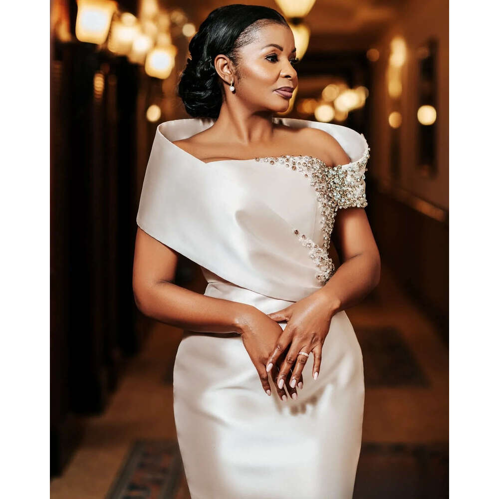 2026 Plus Size Ivory Sheath Mother Of Bride Dresses Lace Crystals Satin Off Shoulder Evening Party Mama's Dress Vintage Birthday Wedding Guest Gr