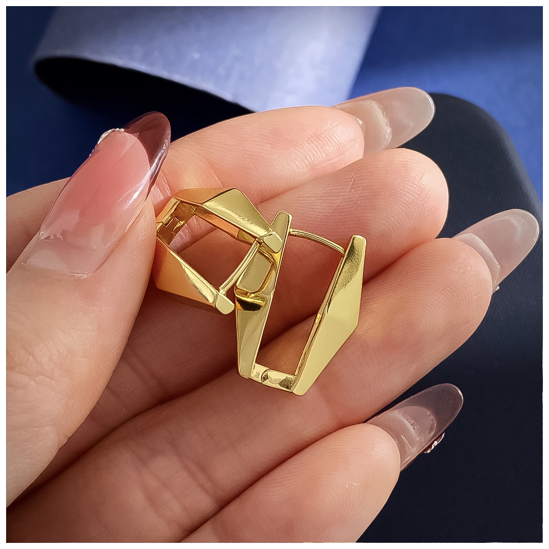 Designer Bracelet Bracelet for Women Stainless Steel 18K Gold Plated Bangle Minimal Geometric Silhouette Bangles Luxury Jewlery Designer for Women Ele
