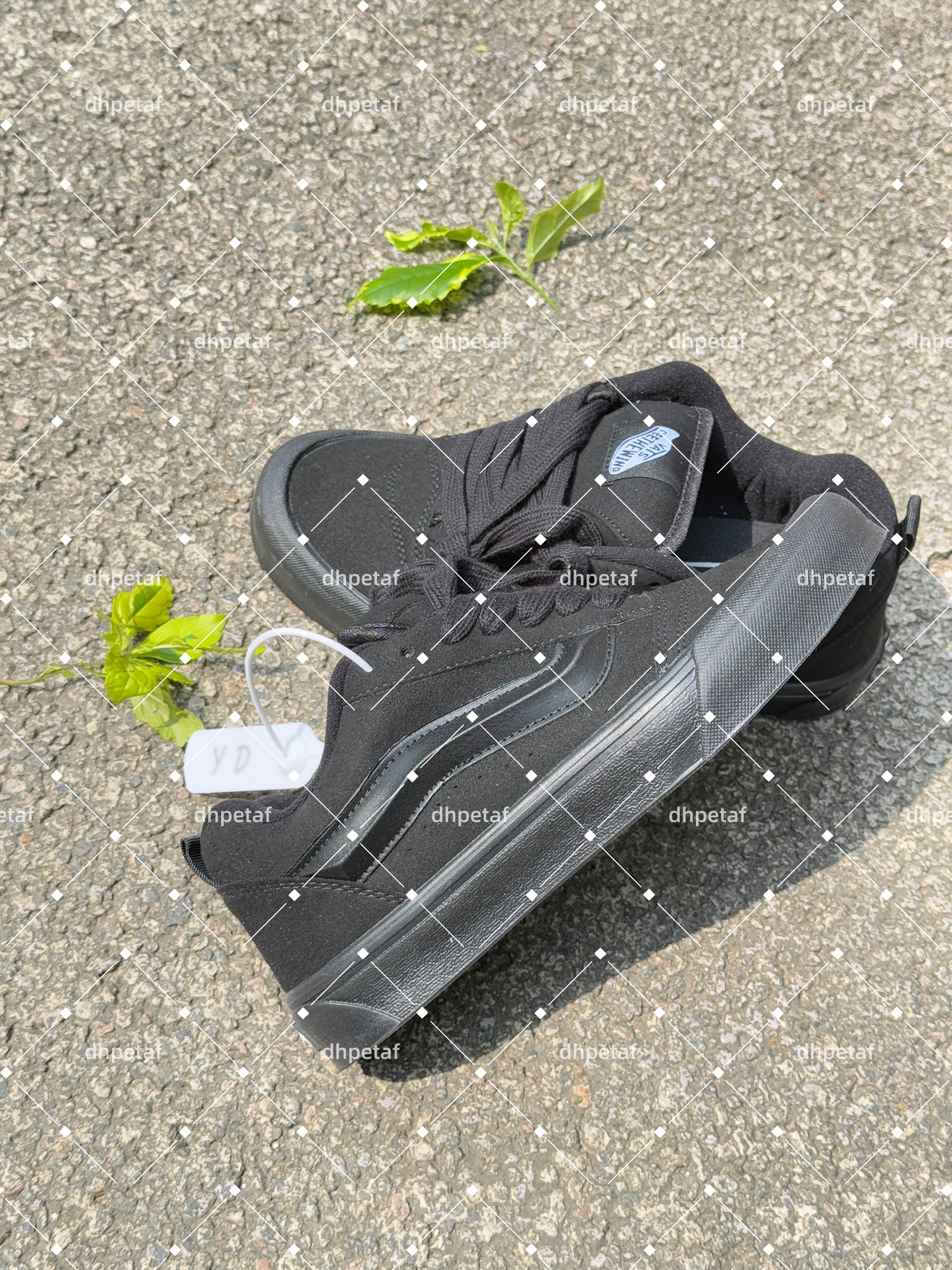 Free shipping 2026 luxury Streetwear Skate Shoes Black Green Color Block Bread Sneakers for Men Women Casual Board Shoes
