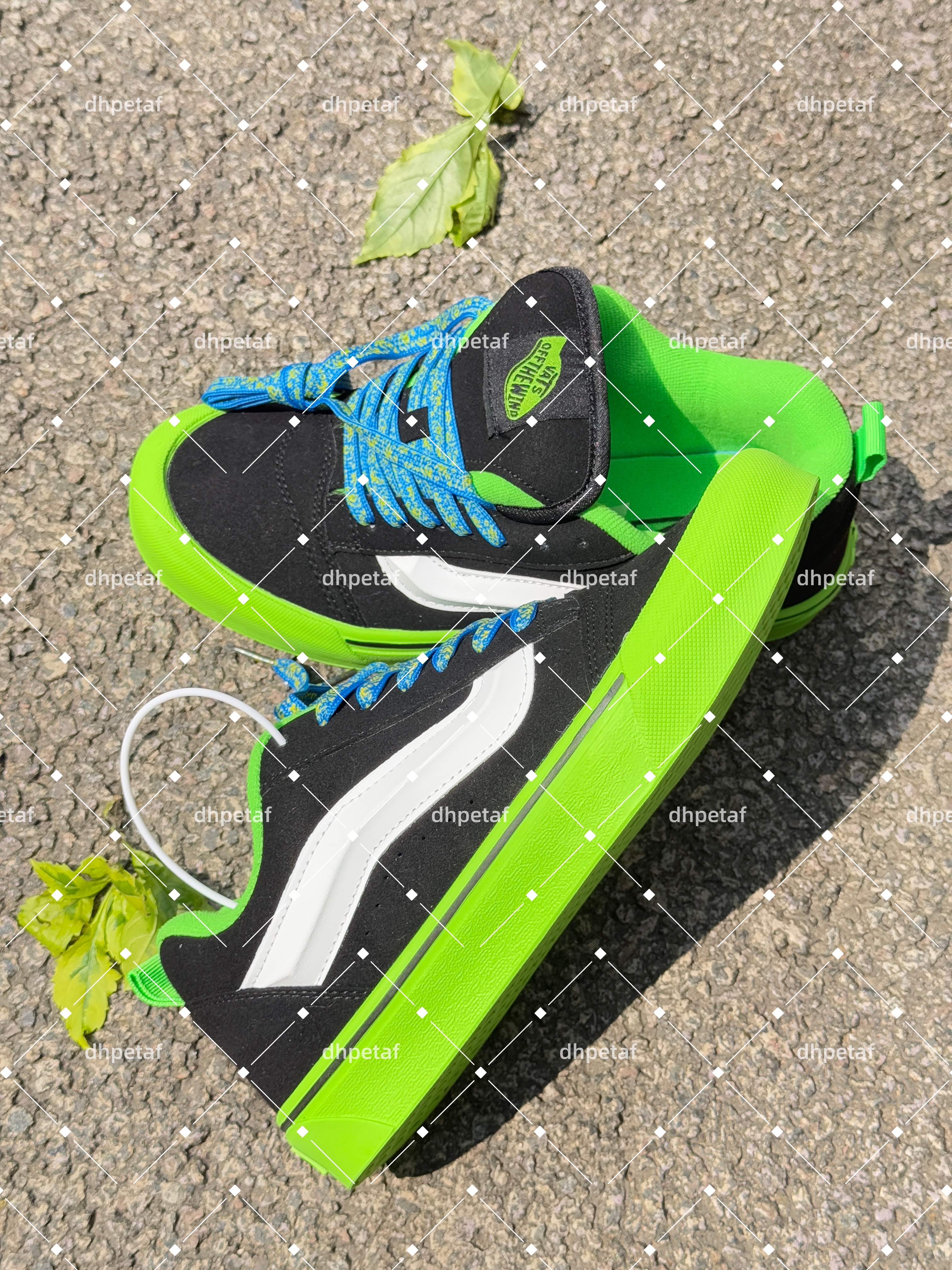 Free shipping 2026 luxury Streetwear Skate Shoes Black Green Color Block Bread Sneakers for Men Women Casual Board Shoes