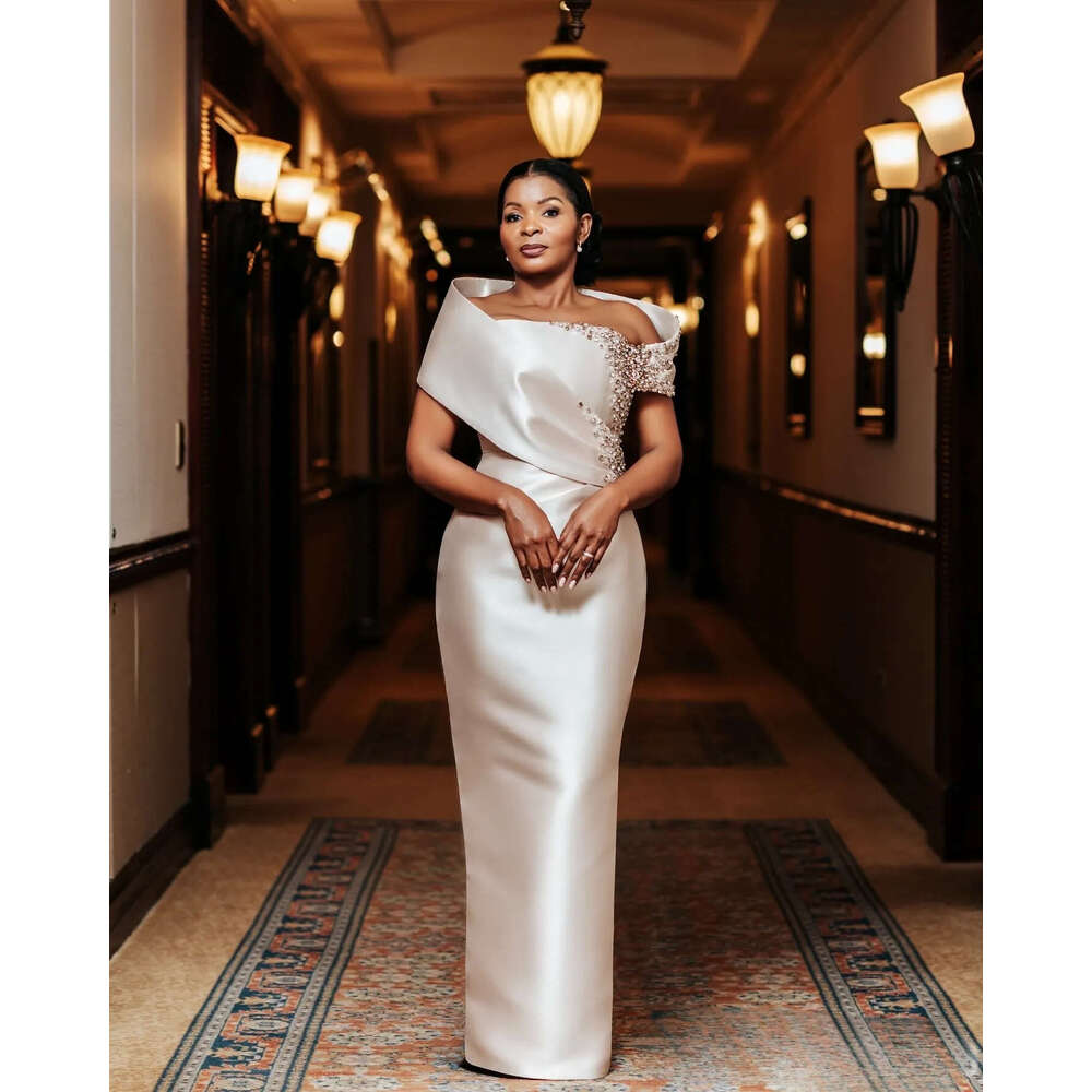 2026 Plus Size Ivory Sheath Mother Of Bride Dresses Lace Crystals Satin Off Shoulder Evening Party Mama's Dress Vintage Birthday Wedding Guest Gr