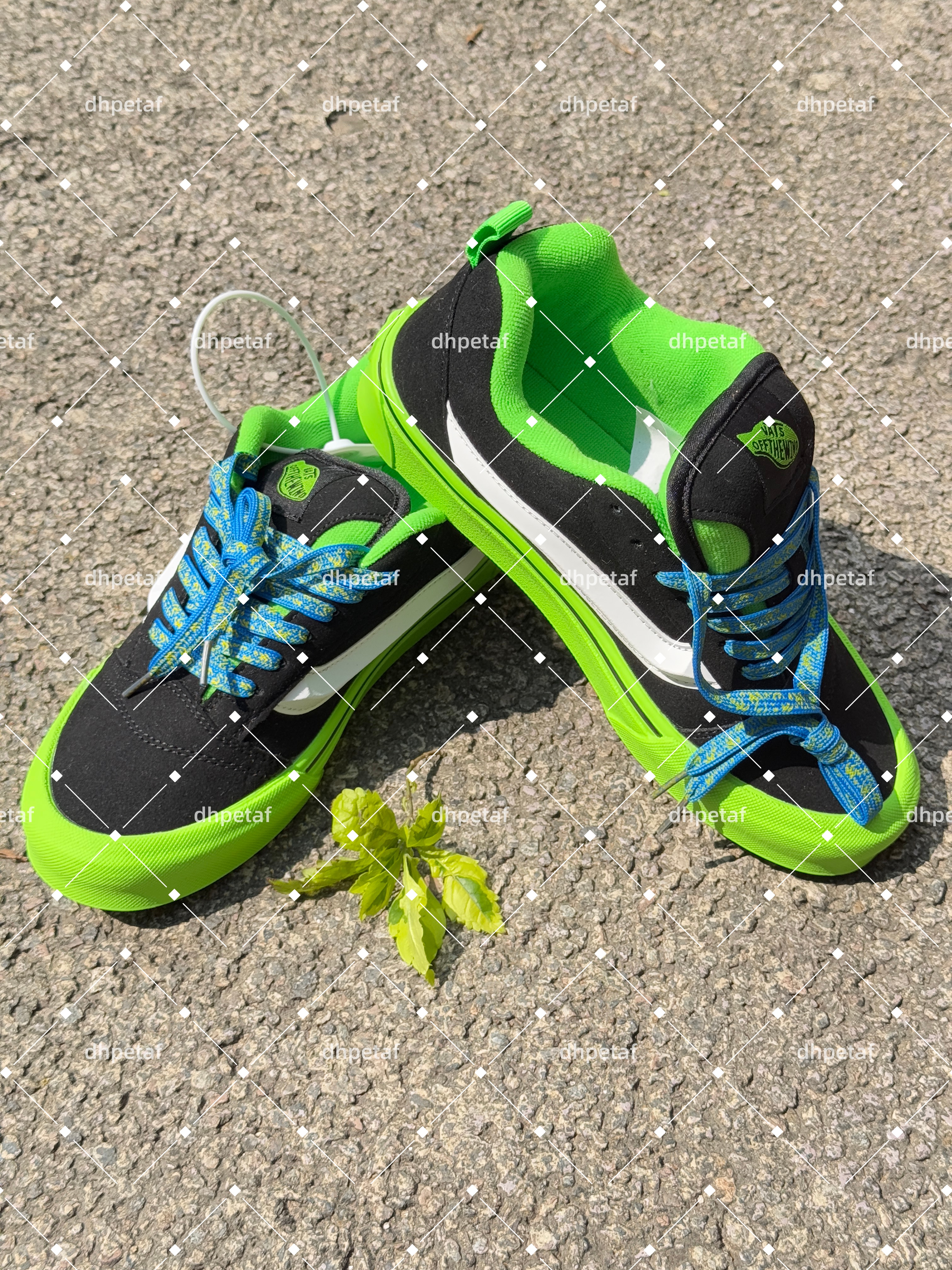 Free shipping 2026 luxury Streetwear Skate Shoes Black Green Color Block Bread Sneakers for Men Women Casual Board Shoes