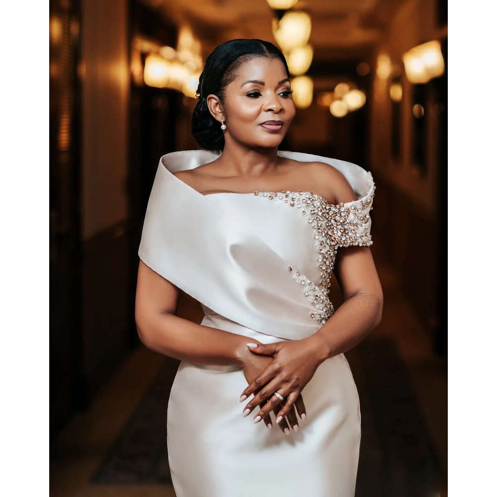 2026 Plus Size Ivory Sheath Mother Of Bride Dresses Lace Crystals Satin Off Shoulder Evening Party Mama's Dress Vintage Birthday Wedding Guest Gr