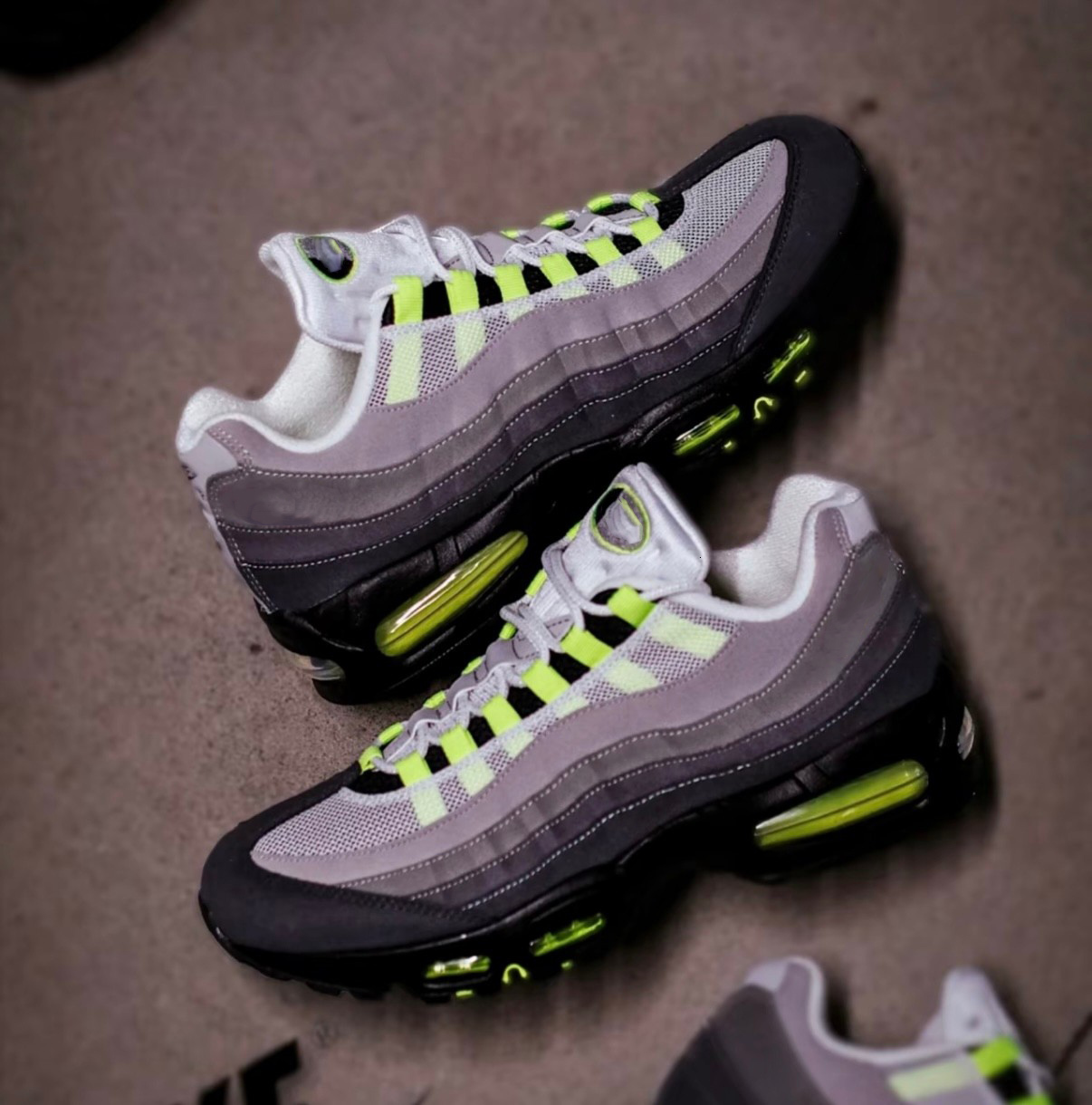 95 Running Sport Shoes 95s men retroes neon Sneakers Black Baltic Blue Cool Grey Green Mandarin women Travel Aurora Green Gusto trainers 40-46