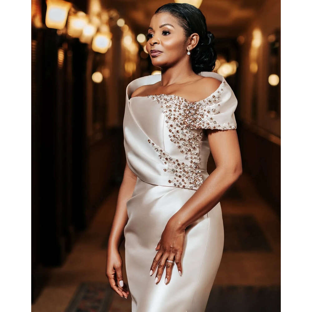 2026 Plus Size Ivory Sheath Mother Of Bride Dresses Lace Crystals Satin Off Shoulder Evening Party Mama's Dress Vintage Birthday Wedding Guest Gr