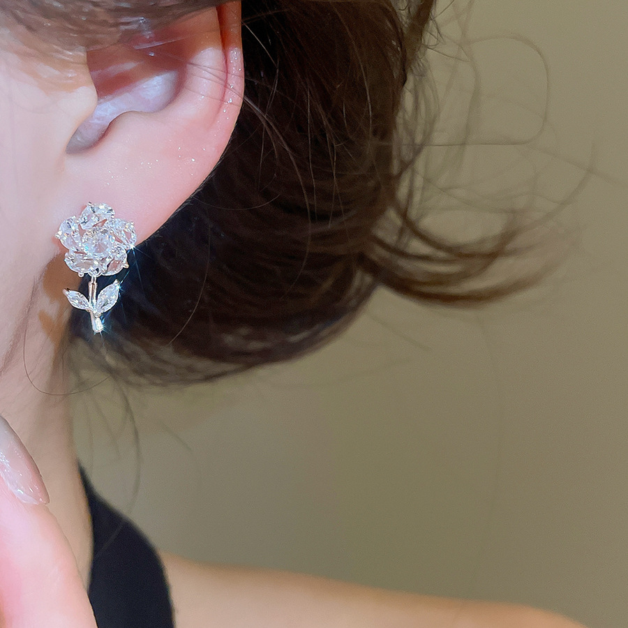 Super shiny zircon flower with a sweet design, luxurious and sophisticated exquisite earrings for women - view 5