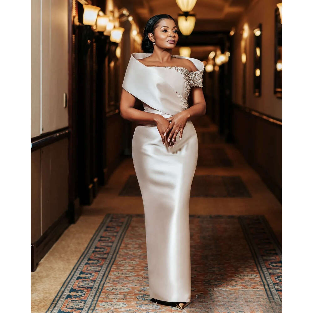 2026 Plus Size Ivory Sheath Mother Of Bride Dresses Lace Crystals Satin Off Shoulder Evening Party Mama's Dress Vintage Birthday Wedding Guest Gr