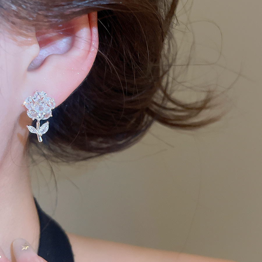 Super shiny zircon flower with a sweet design, luxurious and sophisticated exquisite earrings for women - view 4