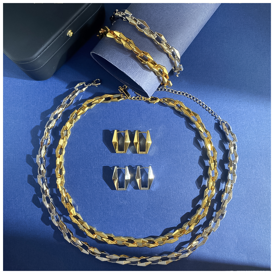 Designer Bracelet Bracelet for Women Stainless Steel 18K Gold Plated Bangle Modern Geometric Bangles Luxury Jewlery Designer for Women Elegant Timeles