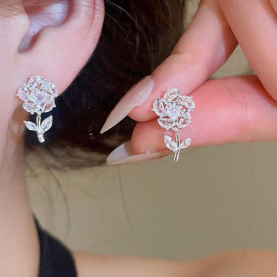 Super shiny zircon flower with a sweet design, luxurious and sophisticated exquisite earrings for women - view 3