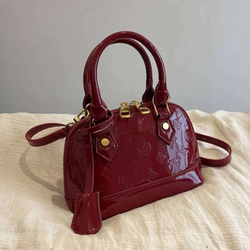 Classic Shell Luxurious Finish With Smooth Design Single Shoulder Crossbody Bag - Women's Style