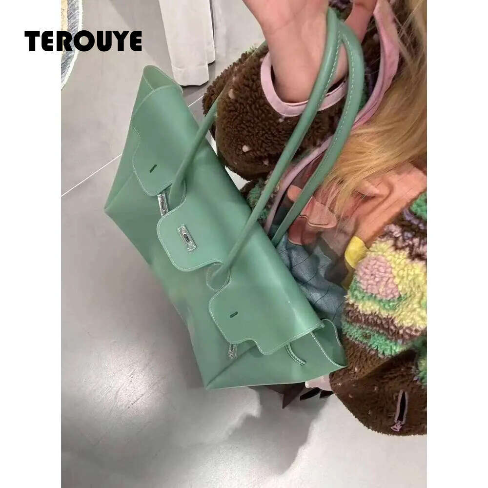 Kiikii Same Jelly 2026 Summer New Commuting Tote Fashion Transparent Large-Capacity Armpit Bag Female TEROUYE