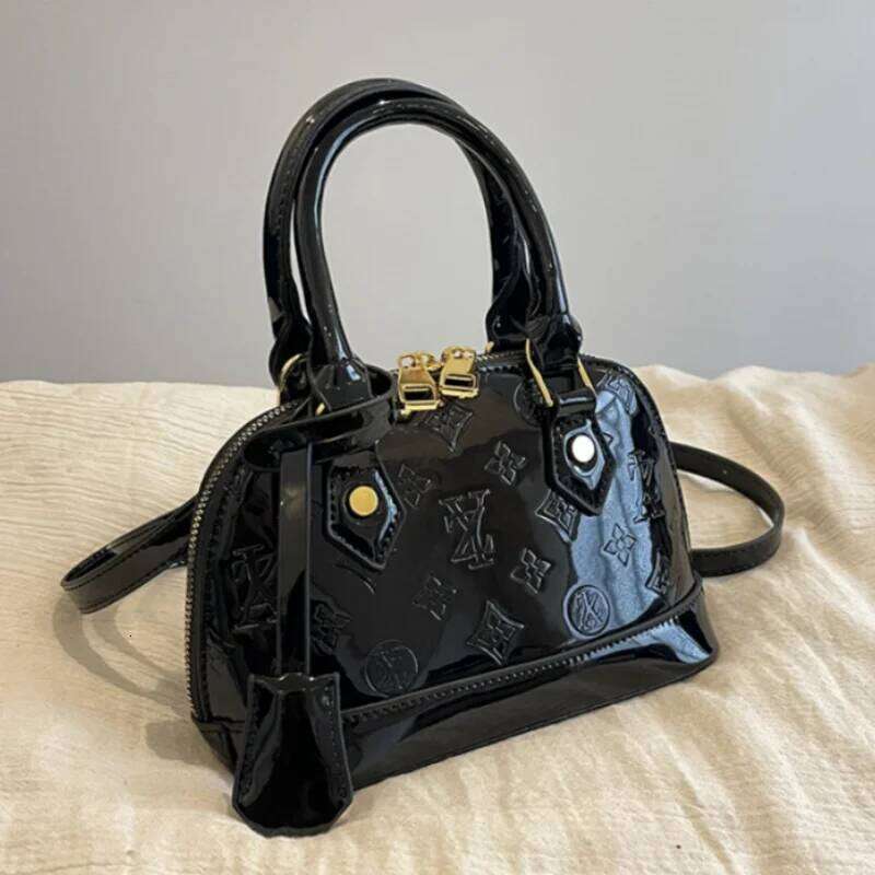 Classic Shell Luxurious Finish With Smooth Design Single Shoulder Crossbody Bag - Women's Style
