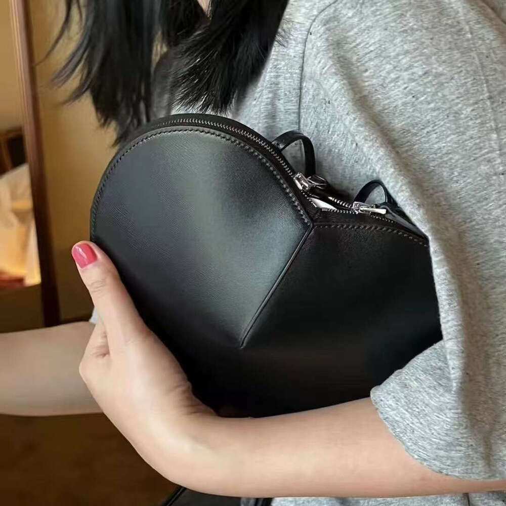 Cross-border best-selling shoulder and underarm crossbody bag, niche high-quality three-dimensional heart-shaped bag for women