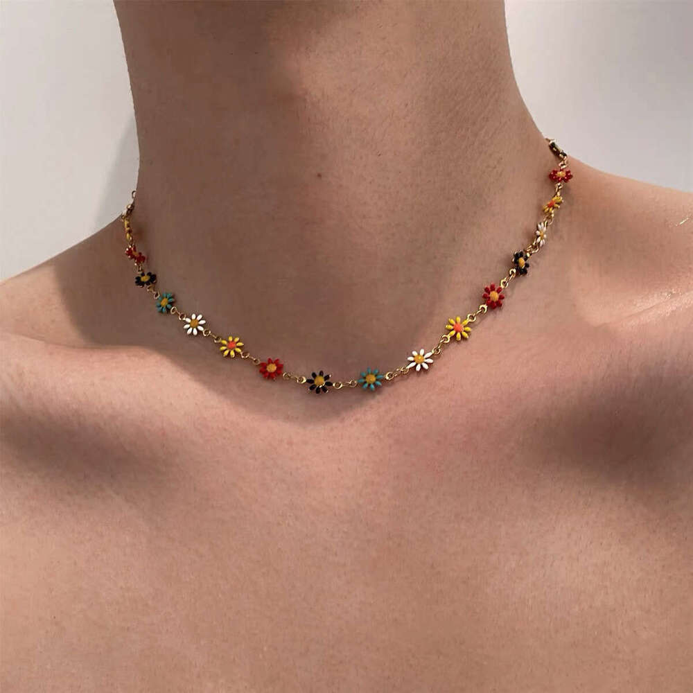 Design Patchwork Colorful Daisy Men's Necklace Women's Niche Design Choker High-end Clavicle Sweet Cool Sweater Chain