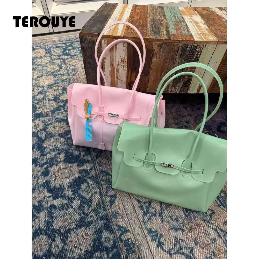 Kiikii Same Jelly 2026 Summer New Commuting Tote Fashion Transparent Large-Capacity Armpit Bag Female TEROUYE