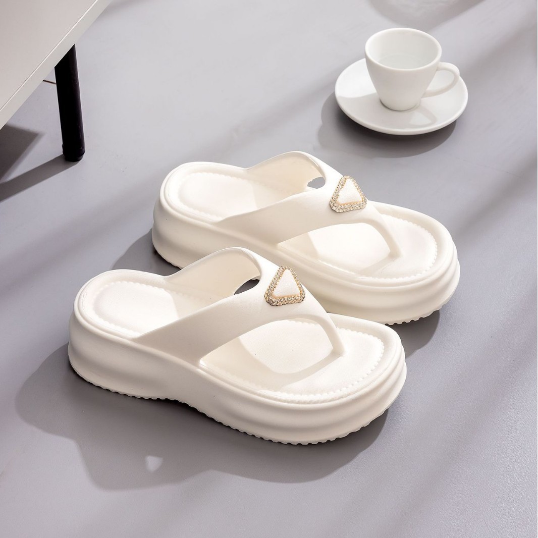 Free Shipping Designer Outside Wearing Slippers Women Eva Not Smelly Foot Flip-Flops Thick Bottom Lovely Beach Slippers Women Fashion