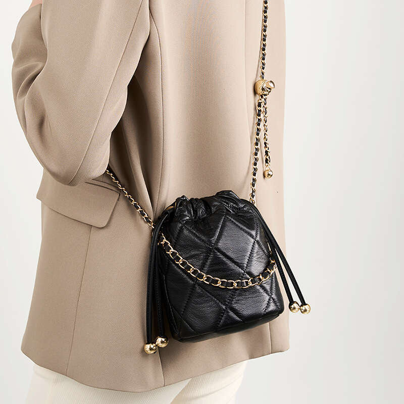 2026 New Korean Niche Bucket Bag Genuine Leather Mini Chain Crossbody Handbag Versatile Casual Shoulder Purse for Women Daily Travel SENYY