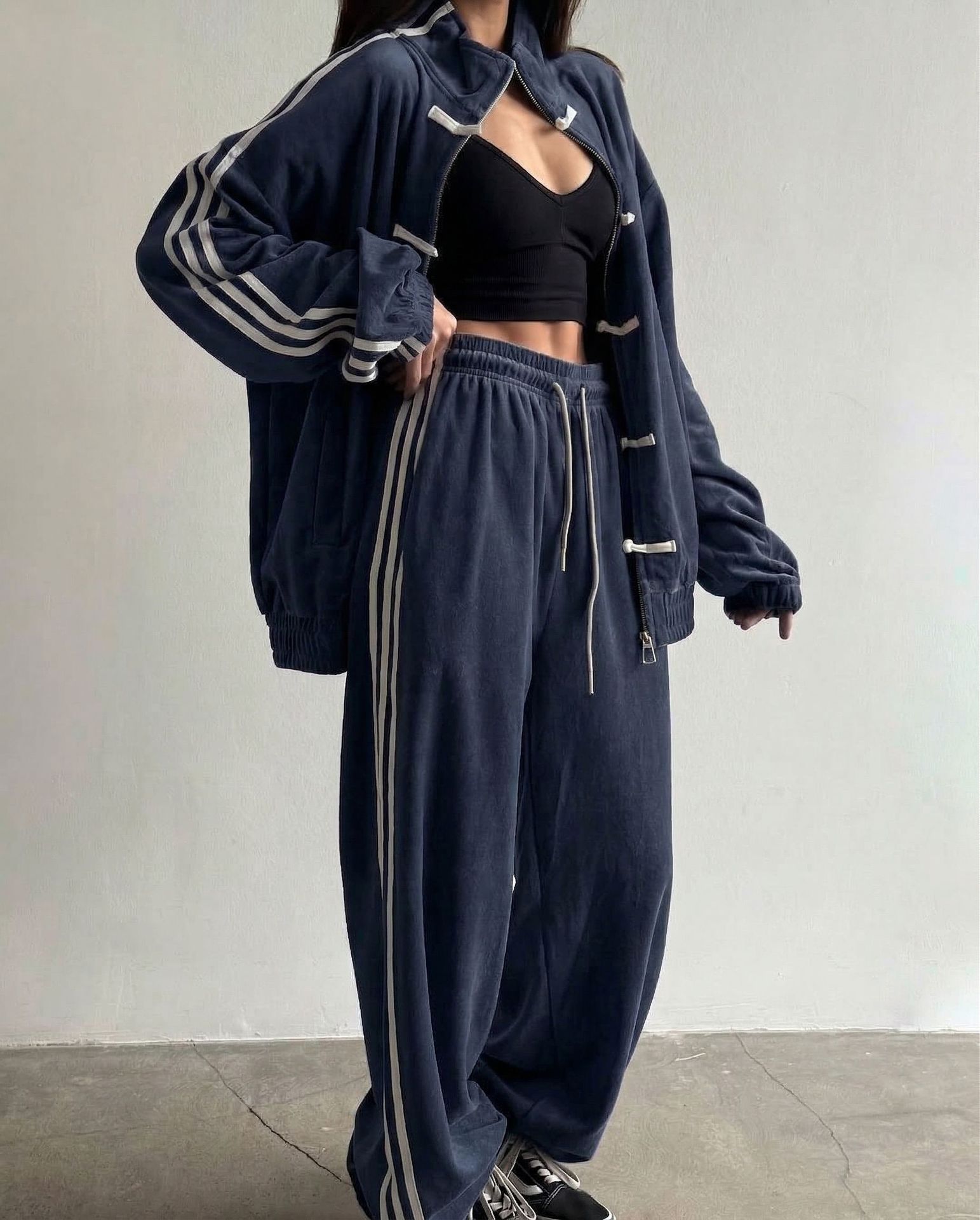 2026 Leisure suit retro stand - collar jacket wide - leg sport pants two - piece set