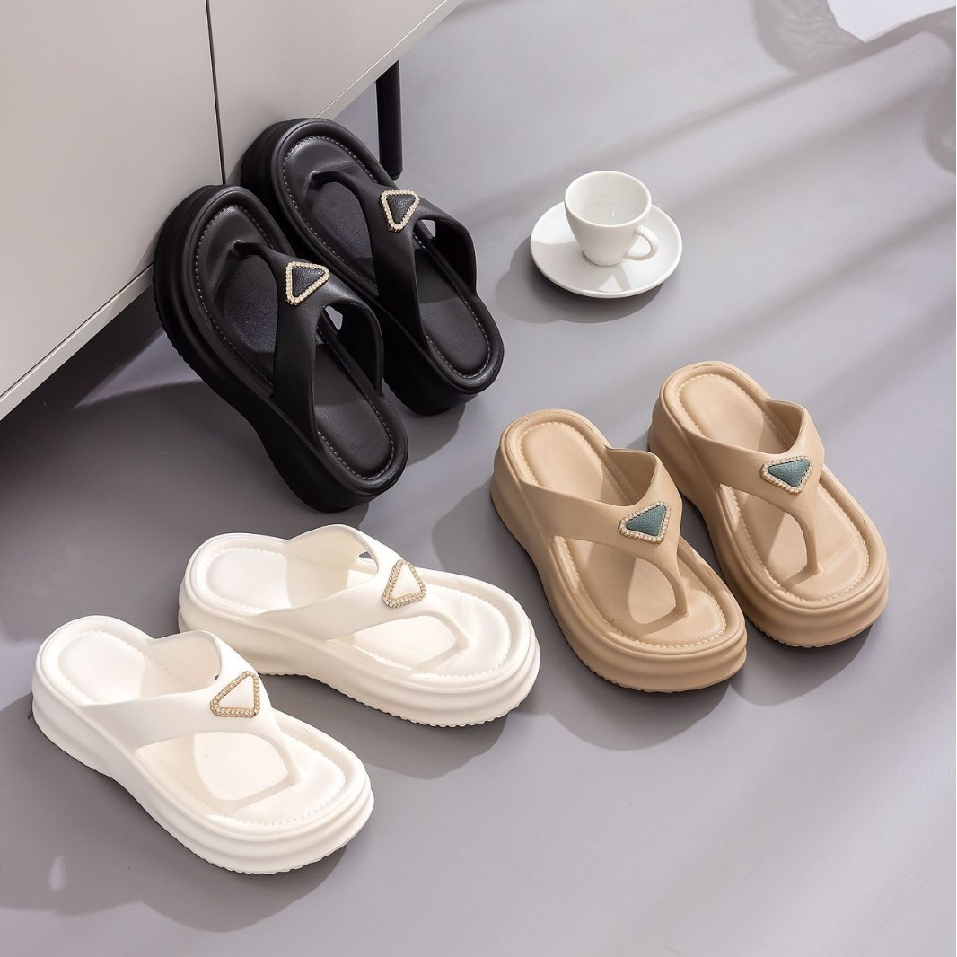 Free Shipping Designer Outside Wearing Slippers Women Eva Not Smelly Foot Flip-Flops Thick Bottom Lovely Beach Slippers Women Fashion