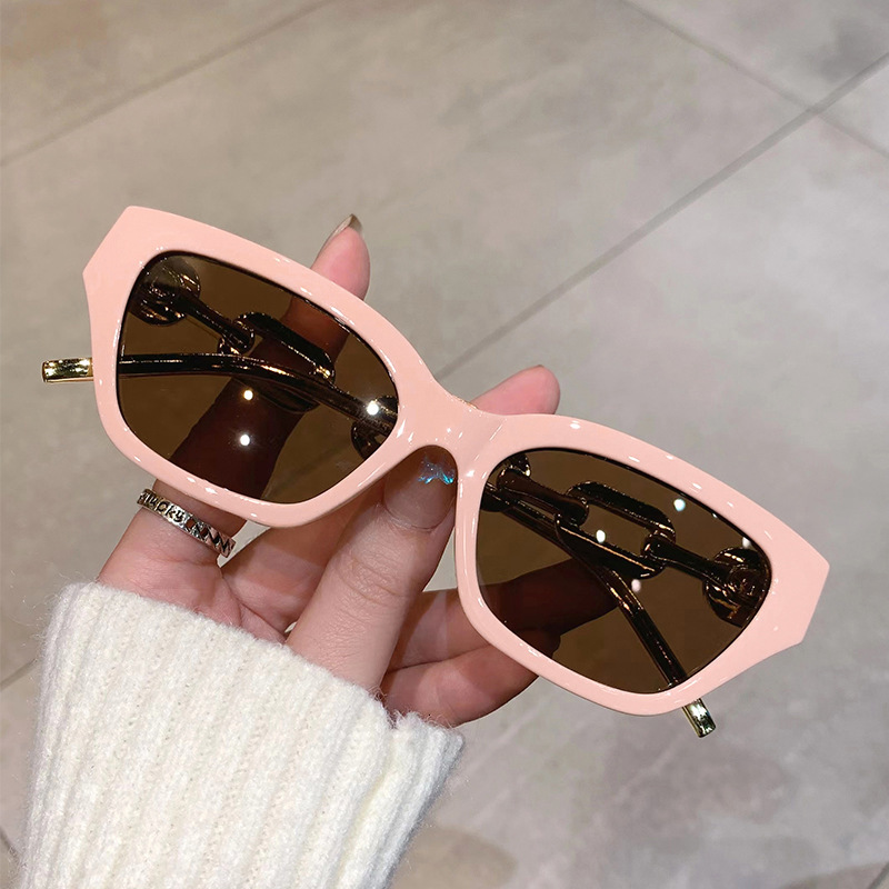 Polygonal Frameless Sunglasses with Leg Chain, Gradient Mirror Lenses, UVA/UVB-Blocking PC Construction, Casual Fashion Eyewear, Eyeglass Chain Access - view 4