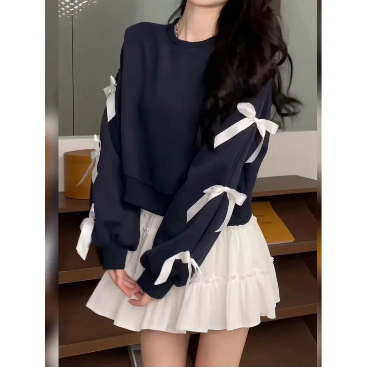 2026 Plus-size and slightly chubby ladies' stylish and slimming sweatshirt with a bowknot design exuding elegance This long-sleeved pullover top 