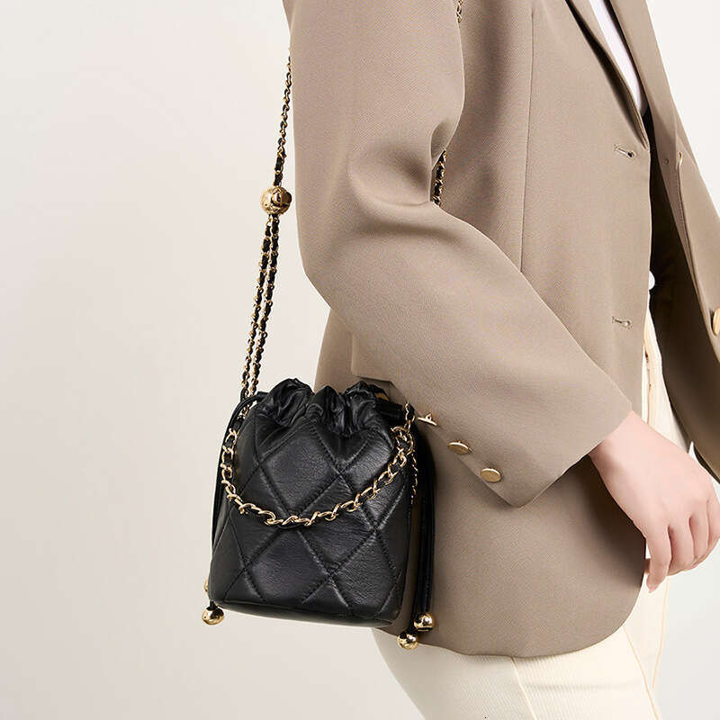 2026 New Korean Niche Bucket Bag Genuine Leather Mini Chain Crossbody Handbag Versatile Casual Shoulder Purse for Women Daily Travel SENYY