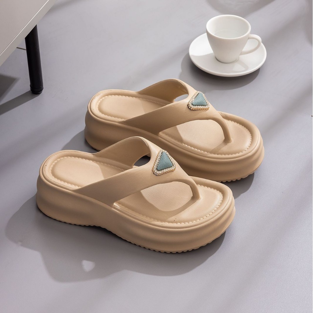 Free Shipping Designer Outside Wearing Slippers Women Eva Not Smelly Foot Flip-Flops Thick Bottom Lovely Beach Slippers Women Fashion
