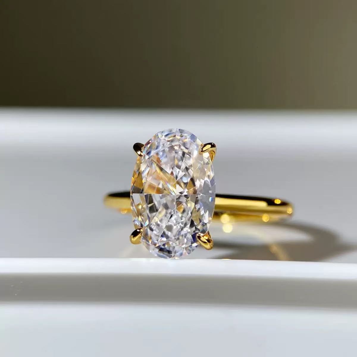 Solitaire Engagement Ring Antique 14k Yellow Gold 4 Claws 4CT 5CT Oval-shaped laboratory-grown diamonds