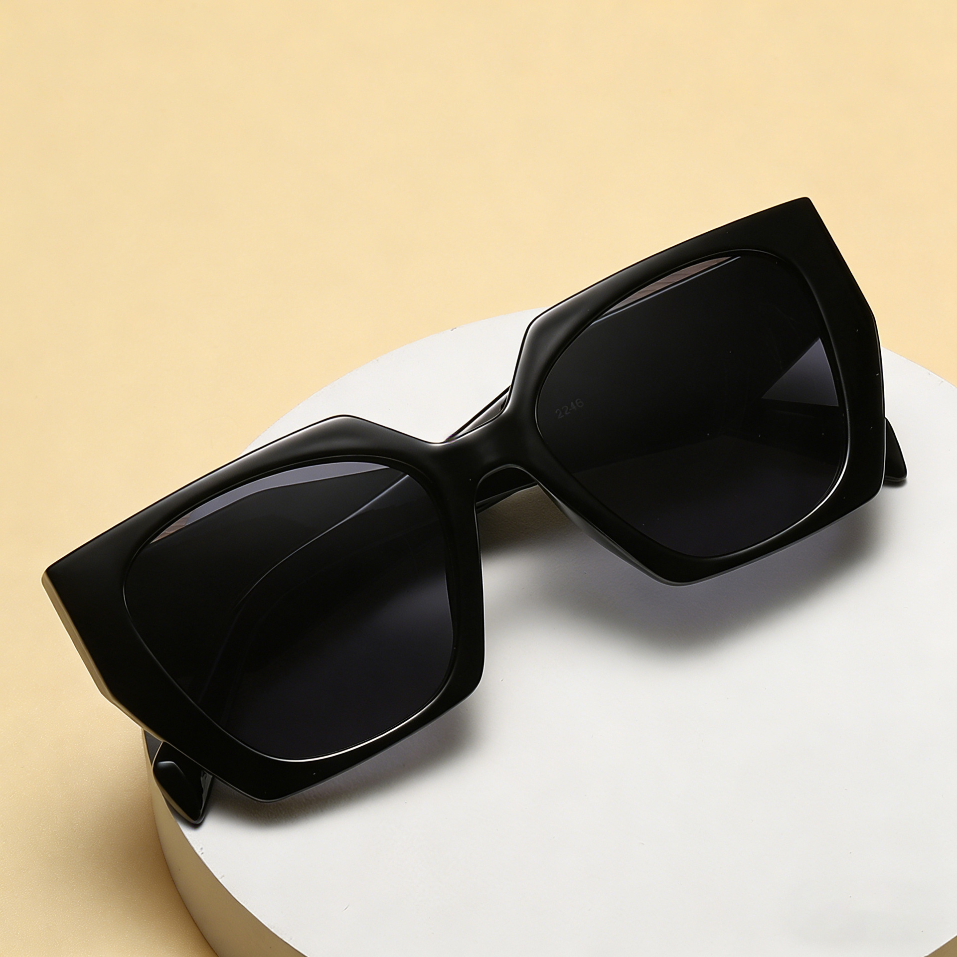 Women New Cat Eye Wide Temple Designer Sunglasses Full Frame UV Protection Polarized Sun Glasses Ins Trendy High Grade Eyewear For Driving Cycling Out