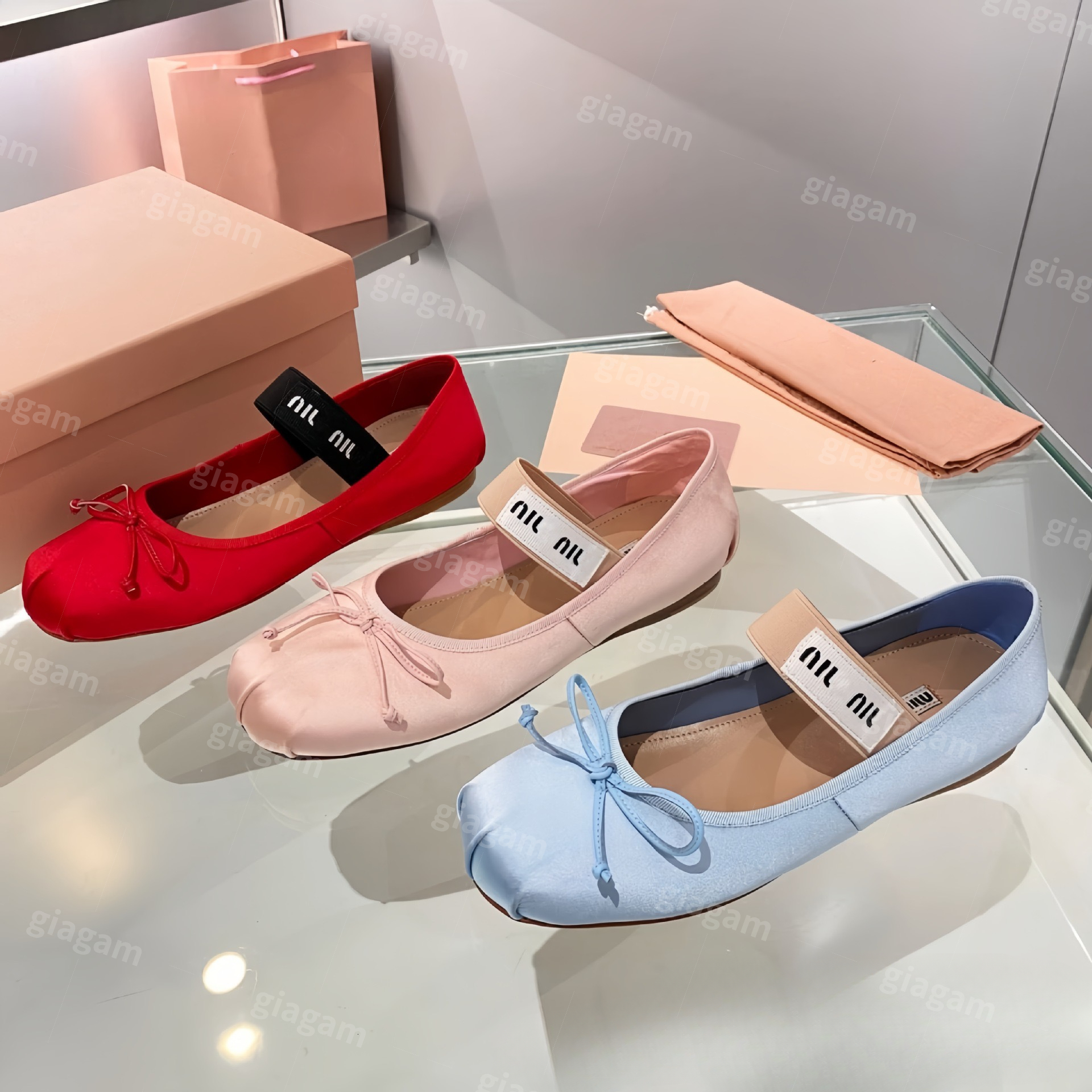 2026 HOT designer Women Sandals Leather Flats Ladies Room Outdoor Classic Ballet Single Shoes Sandale Black Brown GT