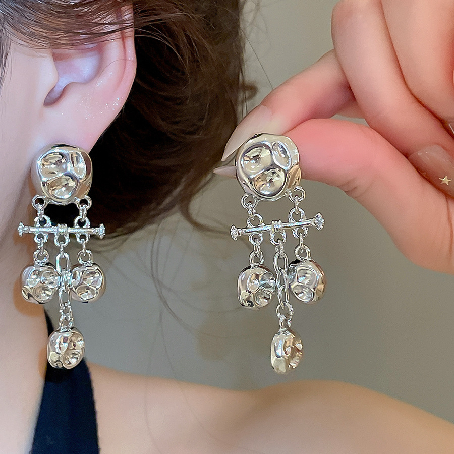 European American cross-border silver needle metal pleated long tassel earrings with a vintage cool vibe, light luxury and high-end feel - view 4