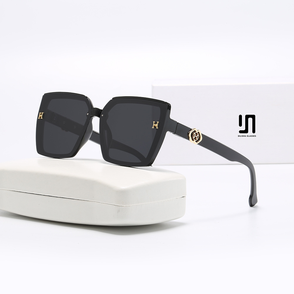 Oversized Black Designer Sunglasses Round Big Face UV Protection Eyewear For Women Outdoor Driving Beach Street Shooting High End Temperament Fashion 