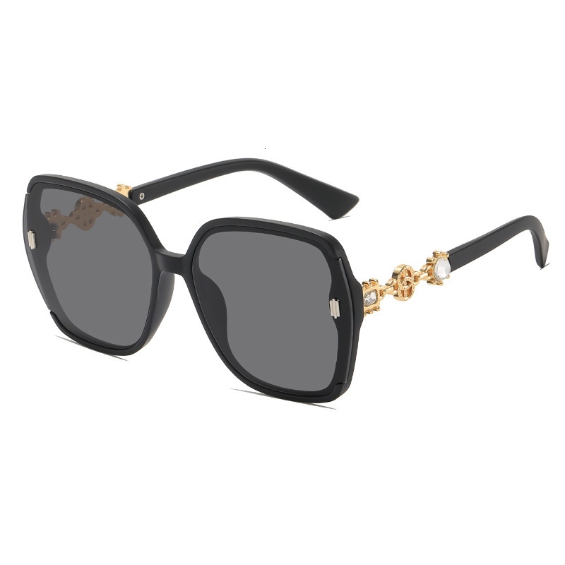 New Style Designer Sunglasses Large Frame UV Protection Eyewear For Women Outdoor Cycling Driving Beach Street Shooting Round Face Slimming Personalit
