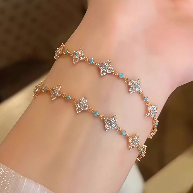 18K Gold-Plated Zircon Flower Bracelet with Courtly Elegance and Retro Charm, a Lightweight Luxury Accessories with a High-End Feel - view 3