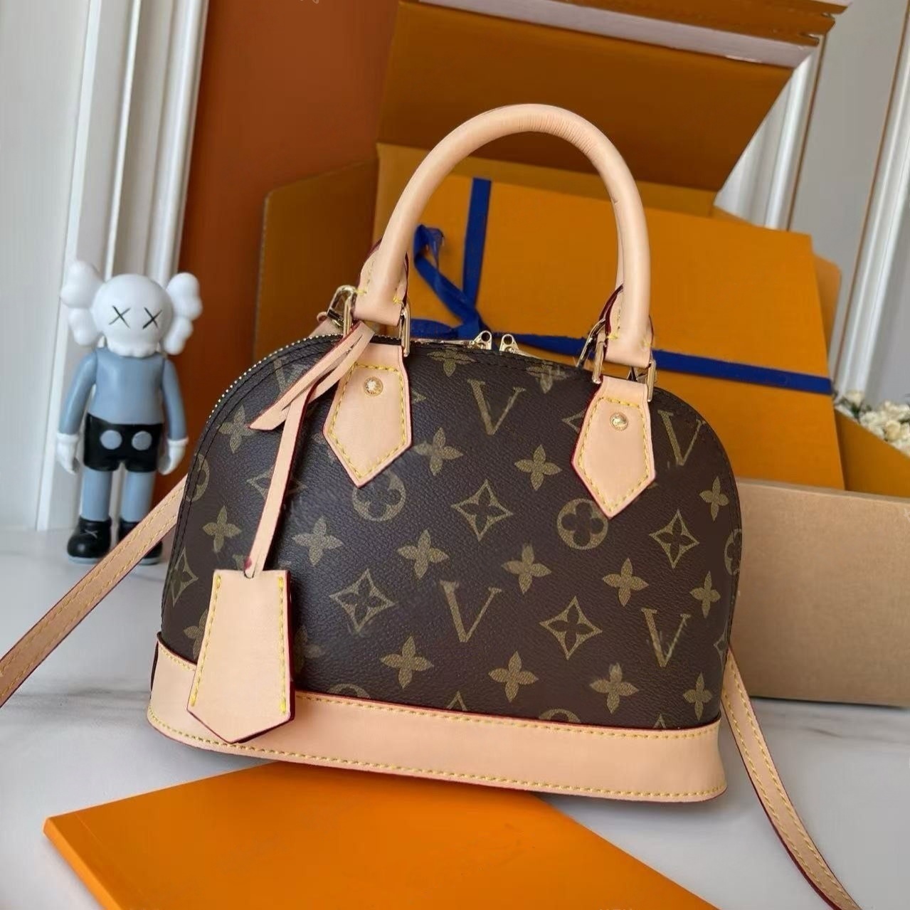 12A High quality New almas bb Womens crossbody shoulder bag Original designer leather handbag leather chain bag luxury tote Classic shell bag expensive wallet