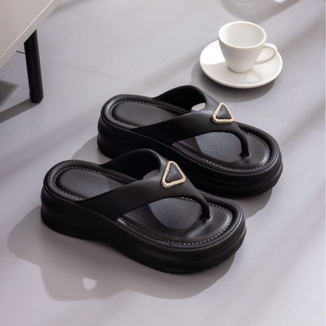Free Shipping Designer Outside Wearing Slippers Women Eva Not Smelly Foot Flip-Flops Thick Bottom Lovely Beach Slippers Women Fashion