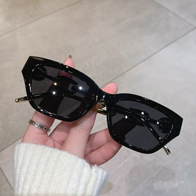 Polygonal Frameless Sunglasses with Leg Chain, Gradient Mirror Lenses, UVA/UVB-Blocking PC Construction, Casual Fashion Eyewear, Eyeglass Chain Access - view 7