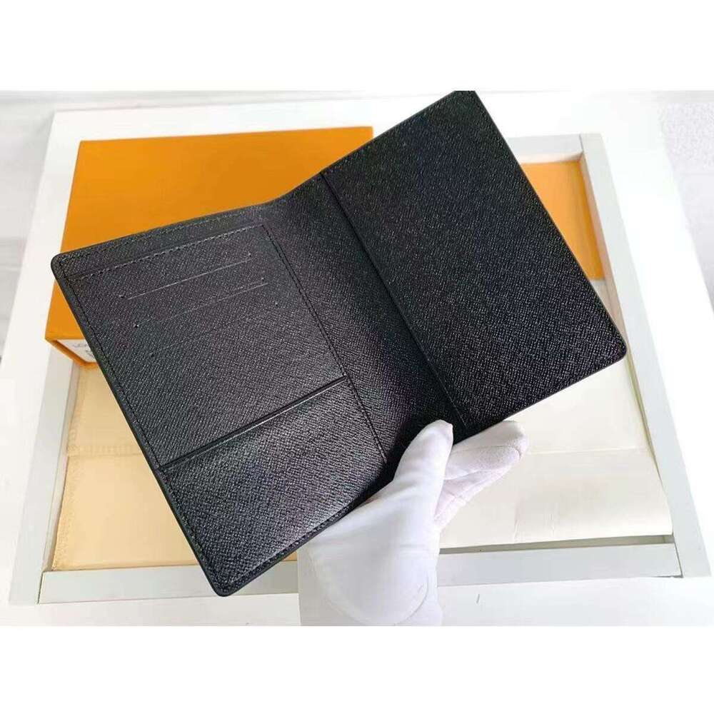 Holder Designer High quality Classic Card Holder credit card wallets passport COVER fashion temperament Women Wallet Unisex Passport Book Fold Wallet 