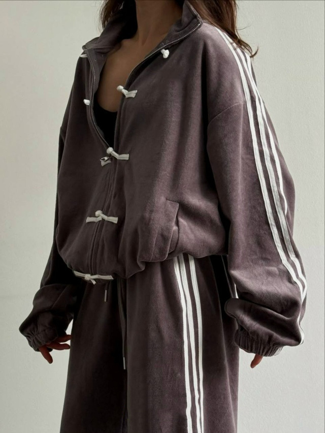 2026 Leisure suit retro stand - collar jacket wide - leg sport pants two - piece set
