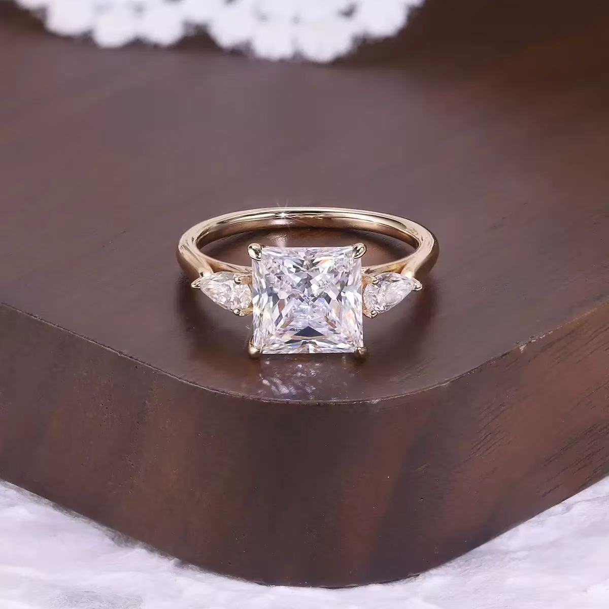 Gia Igi Certified CVD HPHT Lab Grown Diamond 2CT 3CT 14K/18K Solid Gold Engagement Ring for Women Elongated Cushion Three Stone Ring