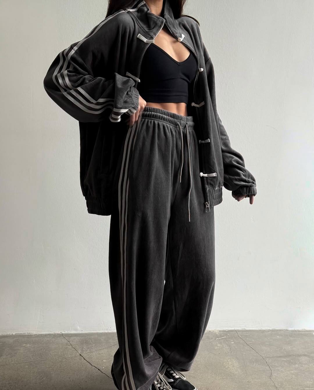 2026 Leisure suit retro stand - collar jacket wide - leg sport pants two - piece set