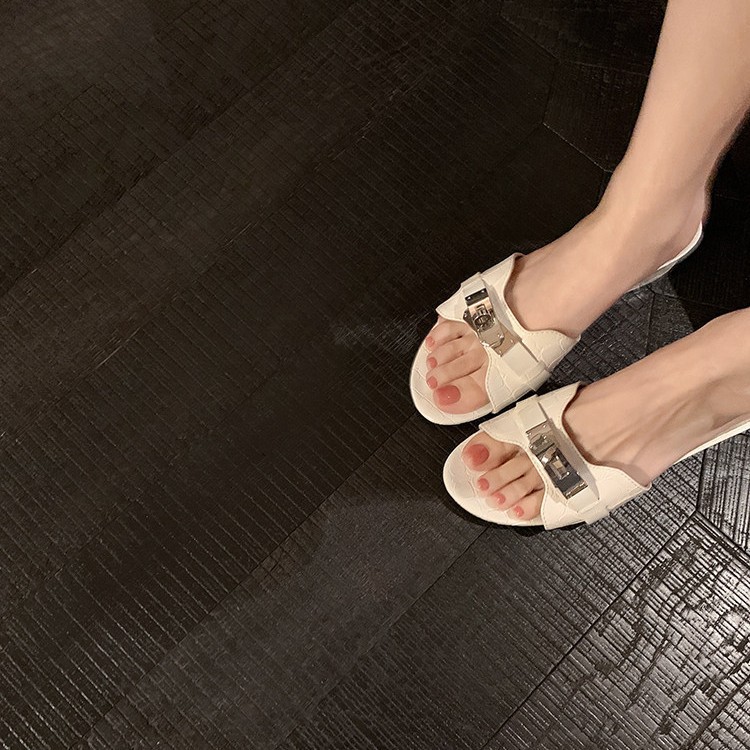 2026 Summer New Thick Designer Heel Slippers 4cm Versatile Crocodile Pattern Lock Sandals for Women