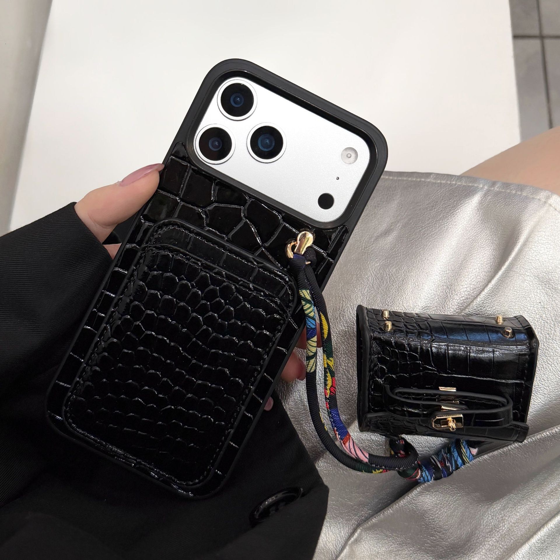 New Arrival Crocodile Texture Designer Phone Case Card Slot With Earphone Cover Shockproof Protective Cover Suitable For IPhone 12 15 Pro 17